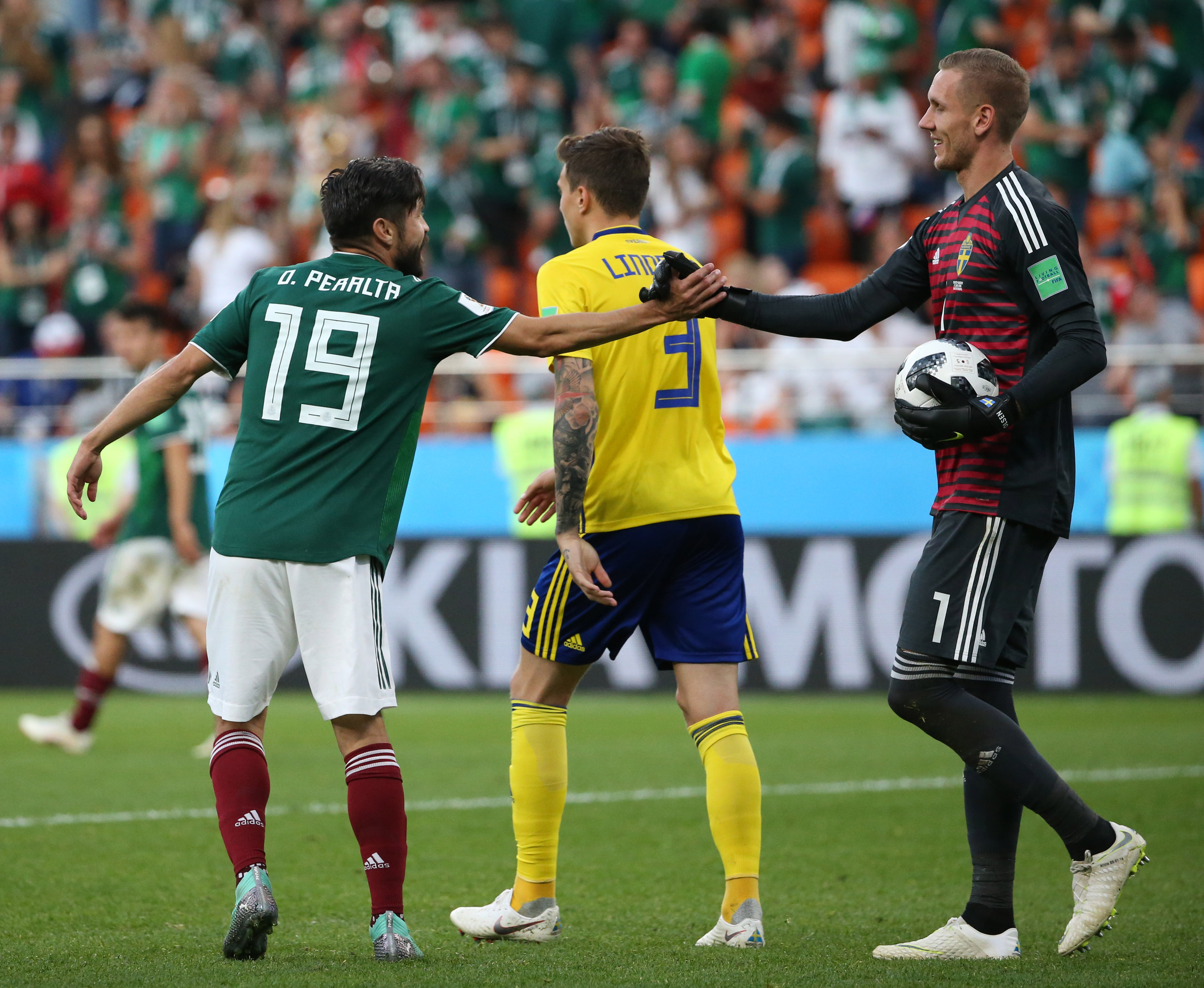 奥地利惨败，瑞典队携手晋级