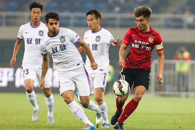 足球热血！国际杯赛球队的意气风发的简单介绍