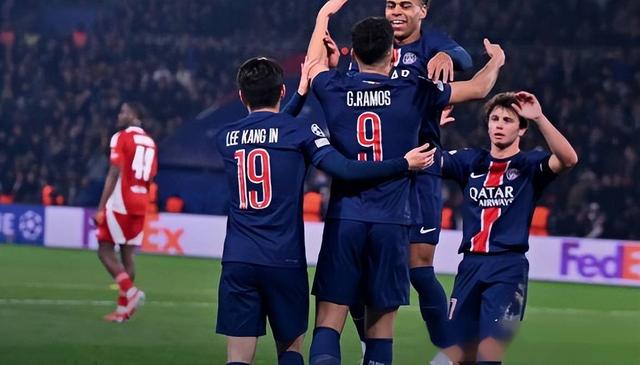 包含巴黎圣日耳曼遭遇冷门失利，球迷沉默失落！的词条