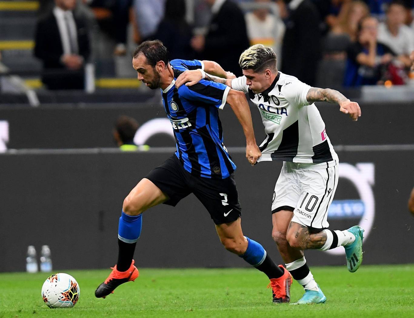 包含乌迪内斯主场不敌那不勒斯，遭遇不利结果的词条