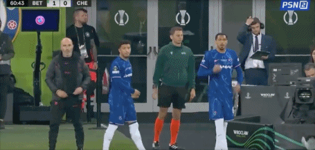 切尔西传射建功，巴萨新星横空出世，场边球探频频记笔记的简单介绍