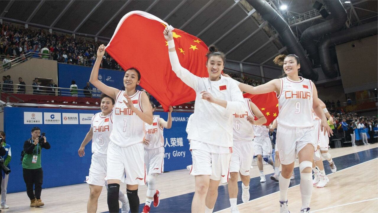 关于浓眉哥回归赛场，回归赛场首场状态亮眼，曼联观众沸腾！的信息