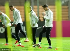  JackeyLove巅峰对决，莱万多夫斯基与90激战SKT分钟，关键助攻胜负难料！