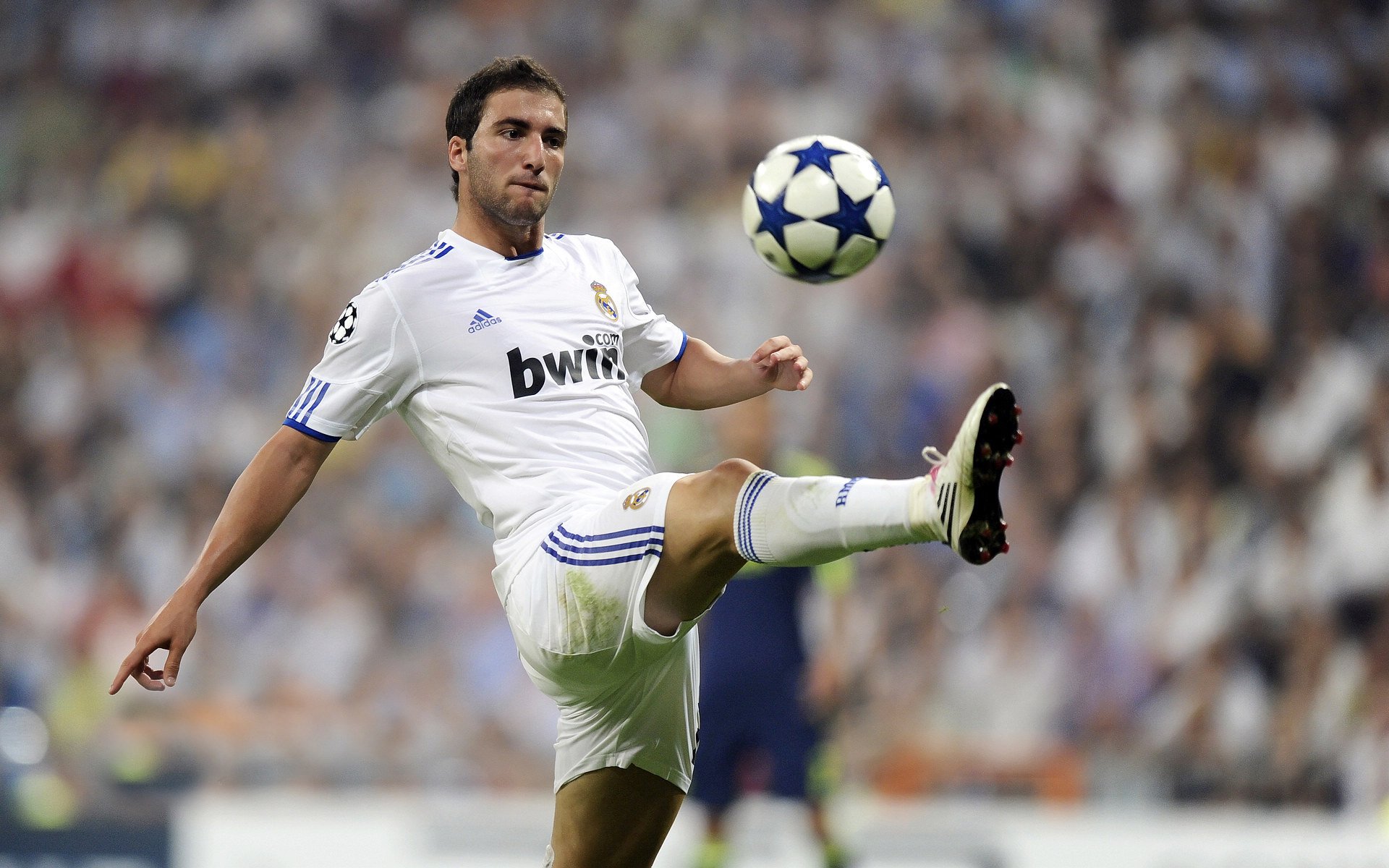 Doinb迎来十赛季高光表现，FPX球迷沸腾！